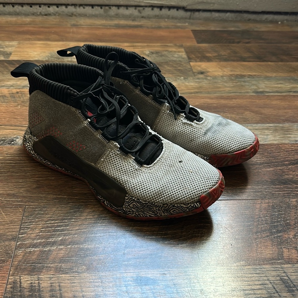 Men’s Dame 5 Basketball Shoe